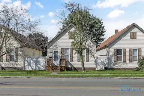 121 N Main St, Walbridge, OH 43465