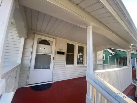 Exterior - 2017 Marlow Rd, Toledo, OH 43613 photo 2 of 5