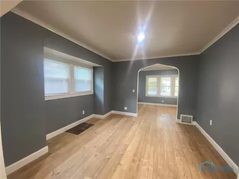 Living - 2017 Marlow Rd, Toledo, OH 43613 photo 3 of 4