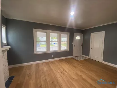 Living - 2017 Marlow Rd, Toledo, OH 43613 photo 4 of 4