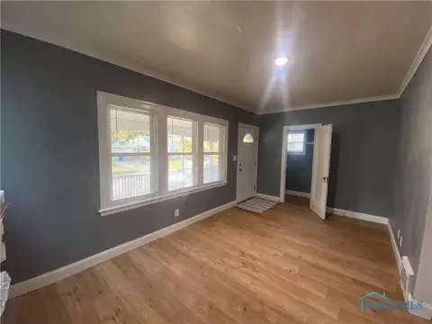 Living - 2017 Marlow Rd, Toledo, OH 43613 photo 1 of 4