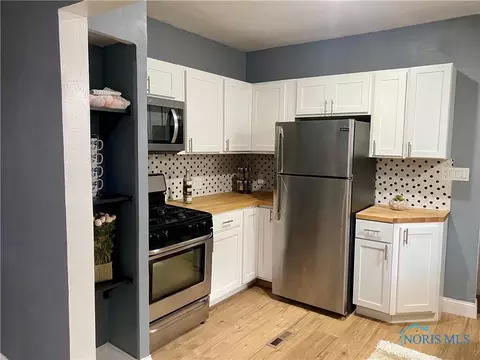 Kitchen - 2017 Marlow Rd, Toledo, OH 43613 photo 1 of 2