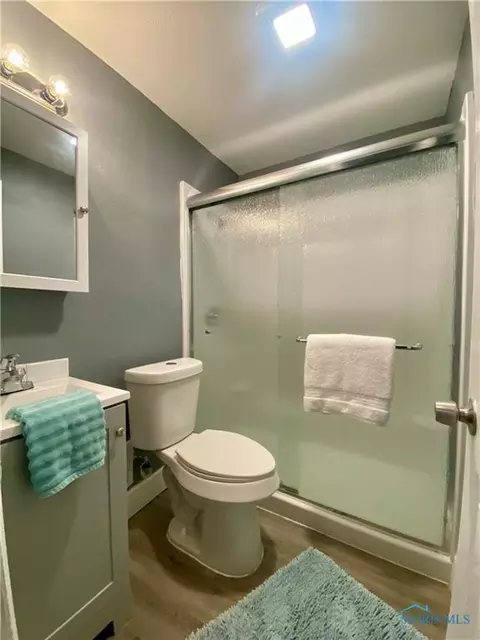 Bath - 2017 Marlow Rd, Toledo, OH 43613 photo 1 of 1