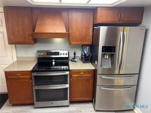 Kitchen - 206 Brown Dr, Bryan, OH 43506 photo 3 of 4