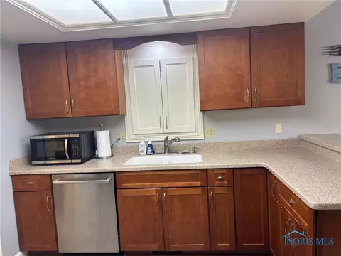 Kitchen - 206 Brown Dr, Bryan, OH 43506 photo 4 of 4