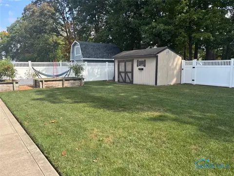 Exterior - 206 Brown Dr, Bryan, OH 43506 photo 4 of 5