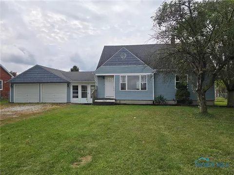933 E Cole Rd, Fremont, OH 43420