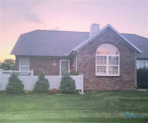 54 E Foxgate Cir, Bowling Green, OH 43402