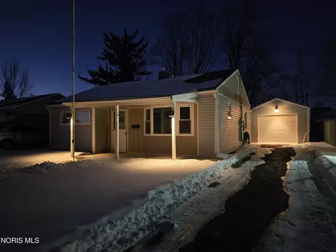 1062 Vincent St, Findlay, OH 45840