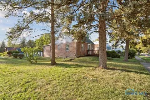 1101 Mackow Dr, Toledo, OH 43607 photo 2
