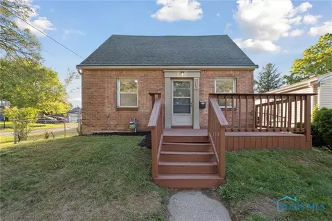 1101 Mackow Dr, Toledo, OH 43607