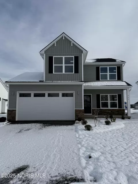 725 W Ironwood Dr, Rossford, OH 43460