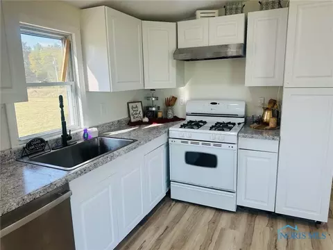 Kitchen - 8825 County Road D, Bryan, OH 43506 photo 3 of 4