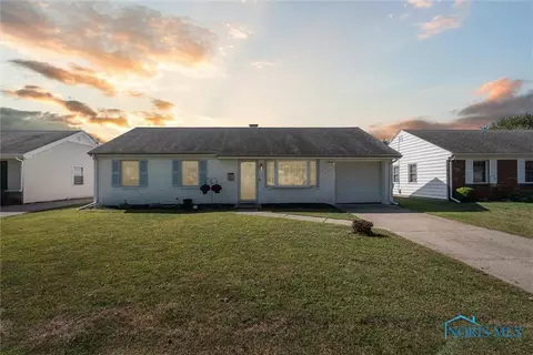 1736 N Parkway Dr, Maumee, OH 43537