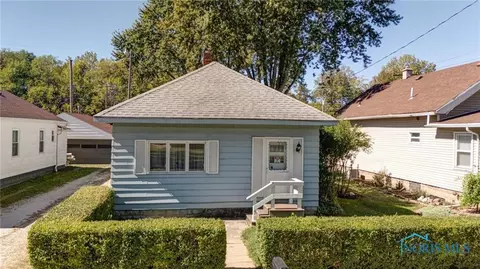 2079 Arkansas St, Oregon, OH 43616
