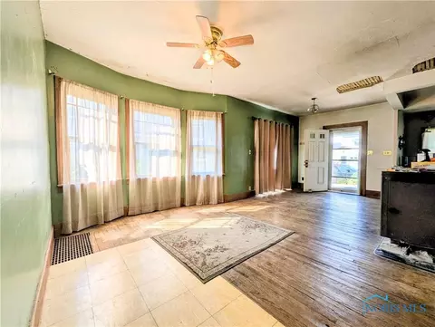 106 N Cherry St, Bryan, OH 43506 photo 3