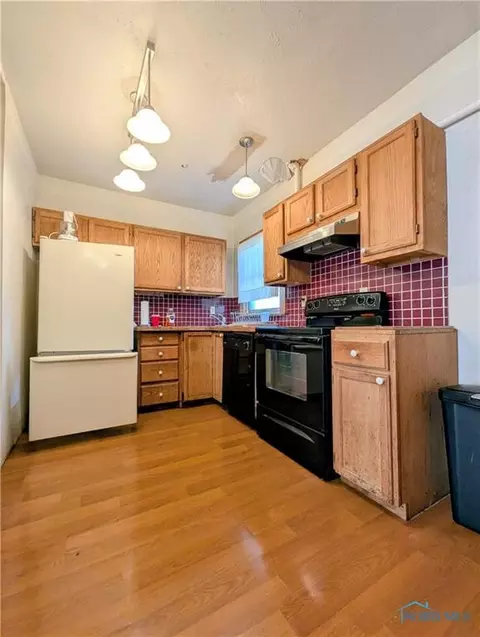 106 N Cherry St, Bryan, OH 43506 photo 6
