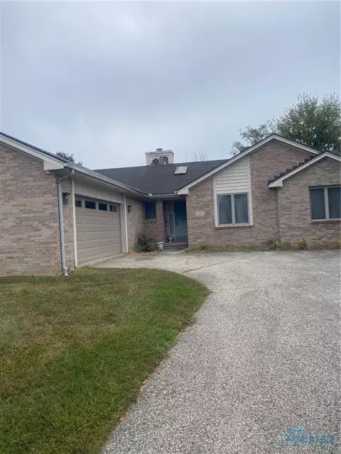 1705 Henthorne Dr, Maumee, OH 43537