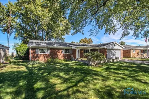 215 Hickory St, Swanton, OH 43558