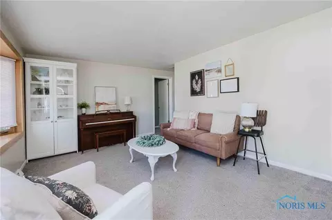 425 Rector Ave, Findlay, OH 45840 photo 3
