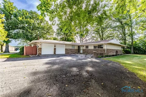 28902 Bates Rd, Perrysburg, OH 43551
