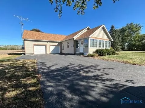 13526 Kramer Rd, Bowling Green, OH 43402