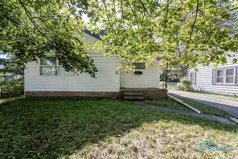 204 W 8th St, Perrysburg, OH 43551