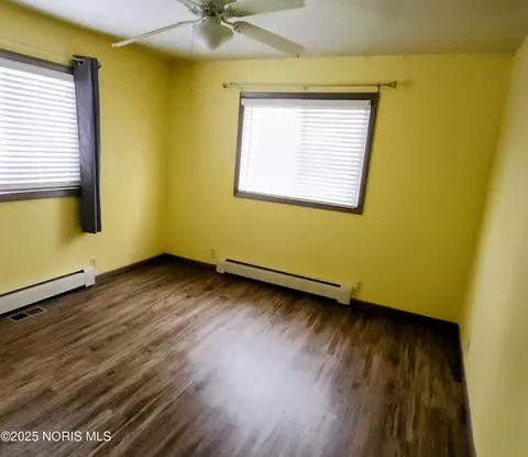 Bedroom - 826 Parkview Ave, Bryan, OH 43506 photo 3 of 3