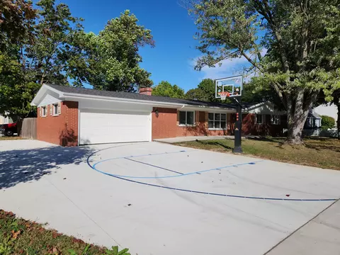 Exterior - 826 Parkview Ave, Bryan, OH 43506 photo 3 of 6