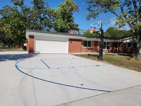 Exterior - 826 Parkview Ave, Bryan, OH 43506 photo 5 of 6