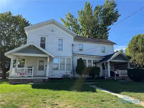 111 113 Yeager St, Napoleon, OH 43545