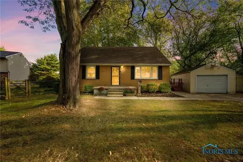 930 Scott St, Maumee, OH 43537
