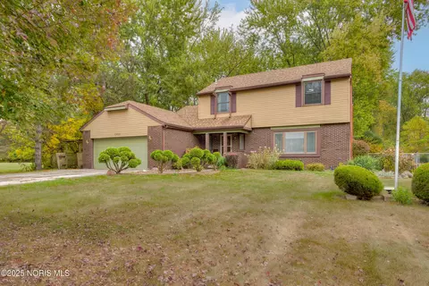 1933 Woodlore Dr, Toledo, OH 43614