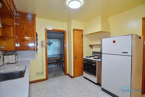 348 E Lake St, Toledo, OH 43608 photo 4