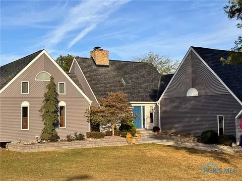 Exterior - 324 Dublin Ln, Bryan, OH 43506 photo 2 of 5