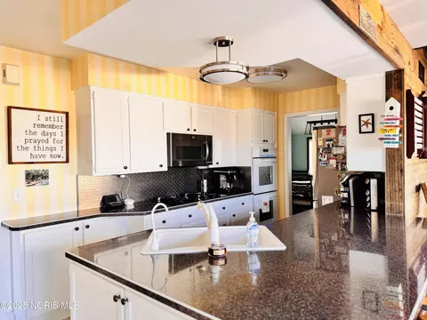 Kitchen - 324 Dublin Ln, Bryan, OH 43506 photo 1 of 5