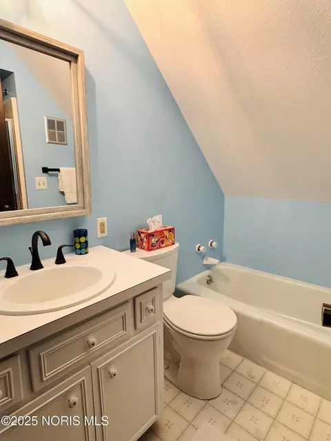Bath - 324 Dublin Ln, Bryan, OH 43506 photo 5 of 5