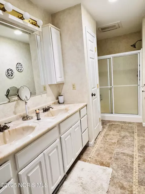 Bath - 324 Dublin Ln, Bryan, OH 43506 photo 1 of 5