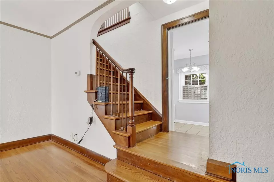 Entry Way - 2924 Goddard Rd, Toledo, OH 43606 photo 2 of 3