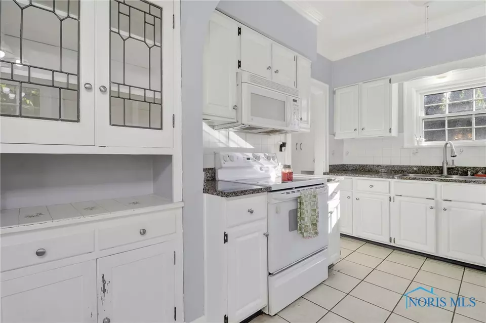 Kitchen - 2924 Goddard Rd, Toledo, OH 43606 photo 1 of 3