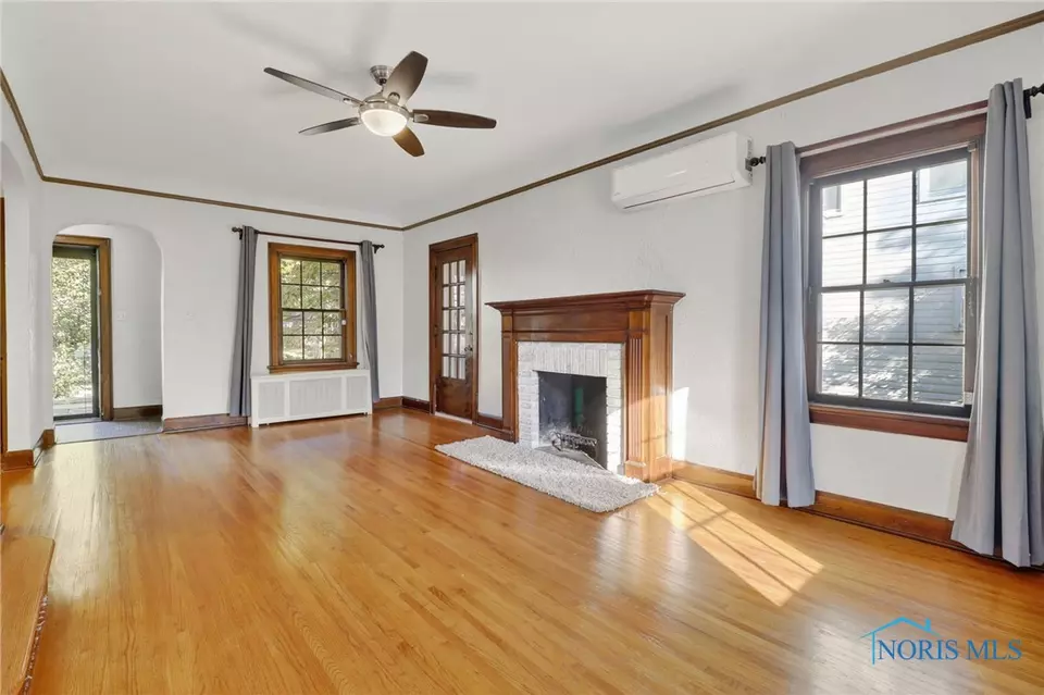 Living - 2924 Goddard Rd, Toledo, OH 43606 photo 1 of 3