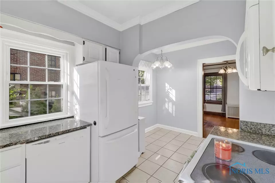 Kitchen - 2924 Goddard Rd, Toledo, OH 43606 photo 2 of 3