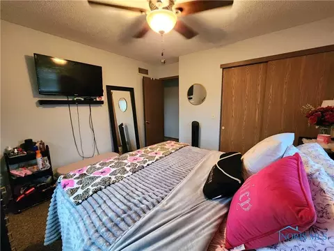 Bedroom - 75 Capri Dr, Napoleon, OH 43545 photo 3 of 5