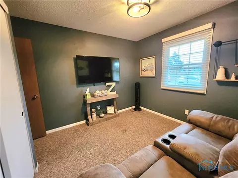 Bedroom - 75 Capri Dr, Napoleon, OH 43545 photo 1 of 5