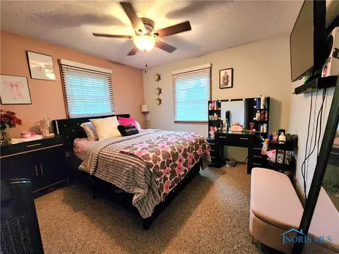Bedroom - 75 Capri Dr, Napoleon, OH 43545 photo 2 of 5