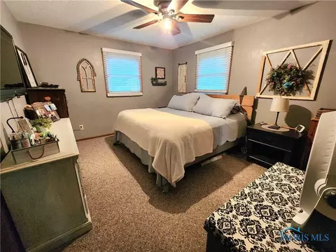 Bedroom - 75 Capri Dr, Napoleon, OH 43545 photo 4 of 5
