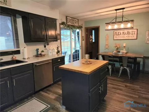 Kitchen - 75 Capri Dr, Napoleon, OH 43545 photo 2 of 2