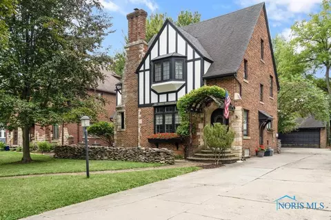 3329 Darlington Rd, Ottawa Hills, OH 43606