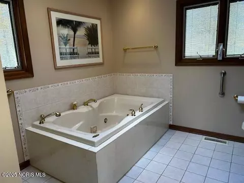 Bath - 10258 Co Rd D, Bryan, OH 43506 photo 2 of 5