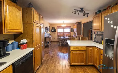 Kitchen - 752 County Road 60, Ada, OH 45810 photo 3 of 4